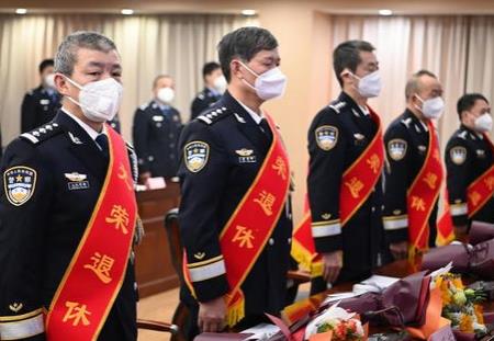 人民警察退休